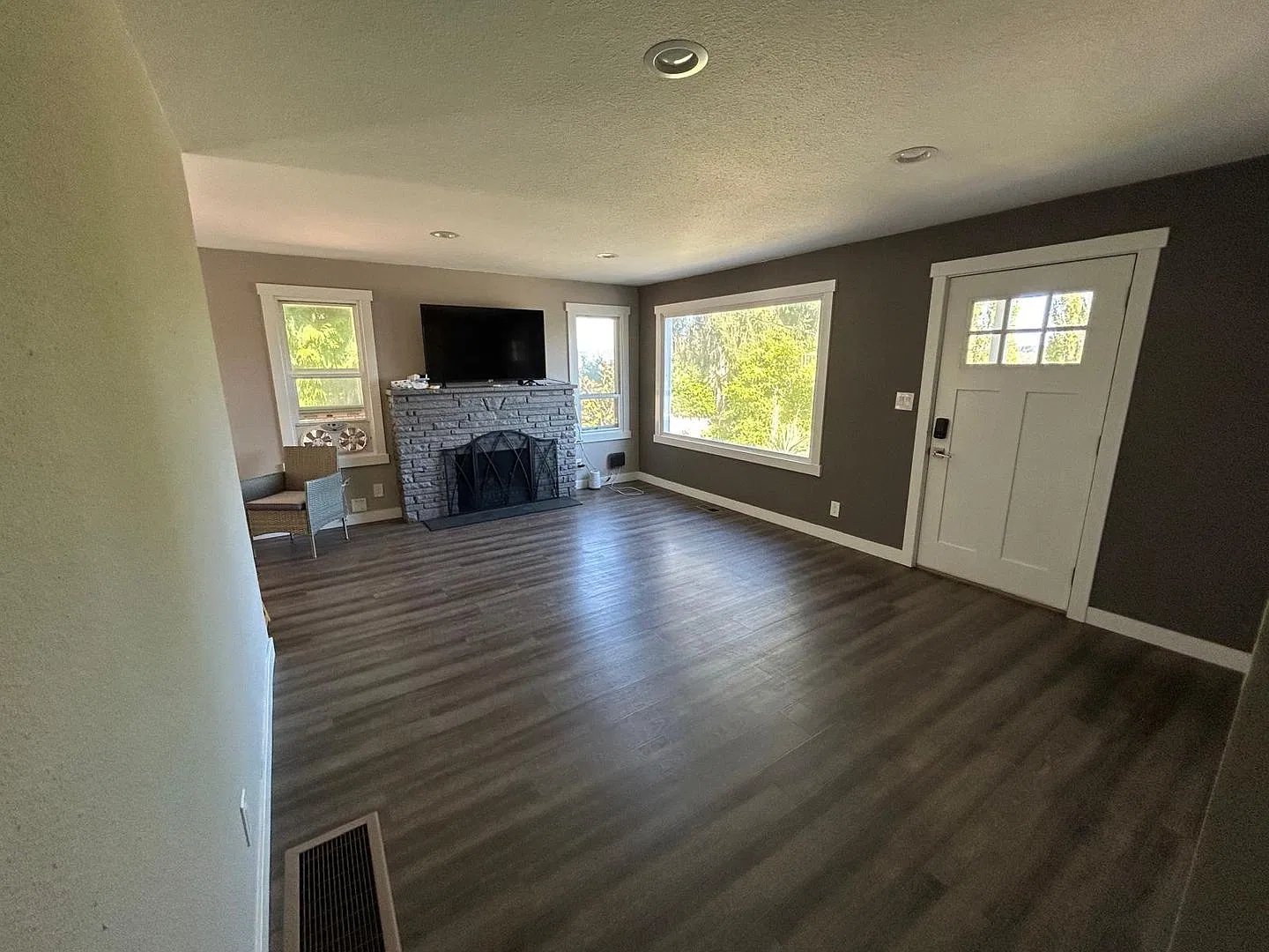 Charming 3 Bed 2 Bath Burien Home w/ Attached Garage! — Photo 4