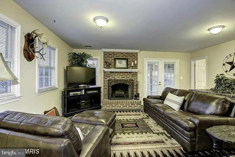 10501 Chancery Ct — Photo 15