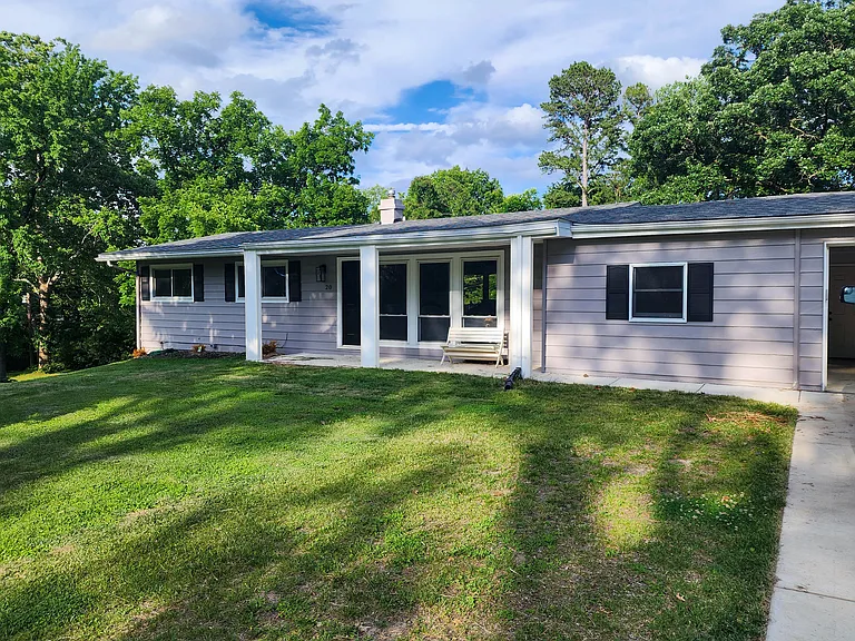 20 Alfresco Dr — Photo 1