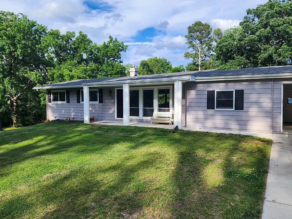 20 Alfresco Dr
