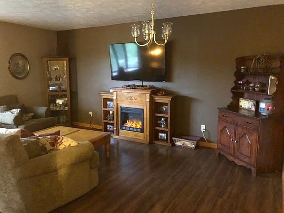 4th image of 130 Green Hill Ln
