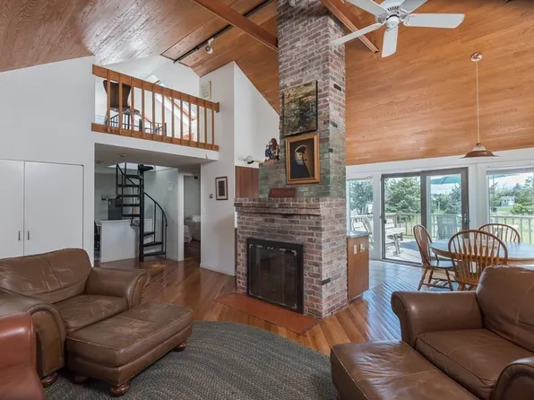 20 Newell St, Marshfield, MA 02050