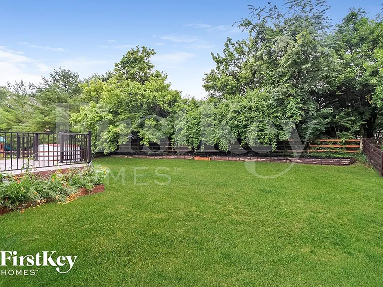 8106 Autumn Pl — Photo 15