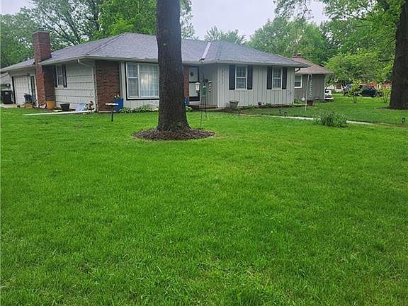 3rd image of 8511 Oxford Ave