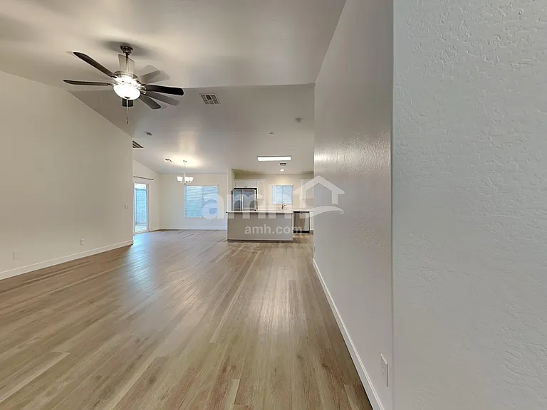 12821 W Myer Ln — Photo 6