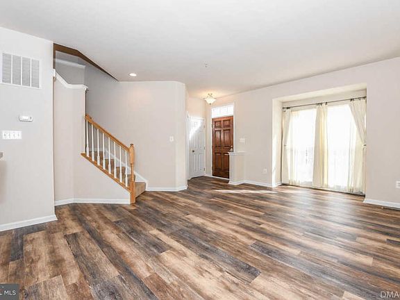 5th image of 27 Wash House Cir