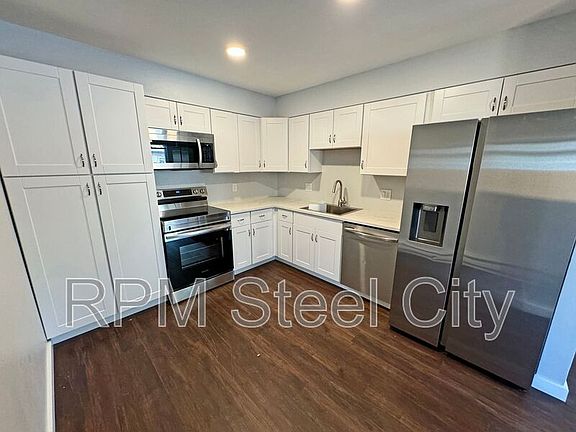 4th image of 1608-1610 W Summit Ave