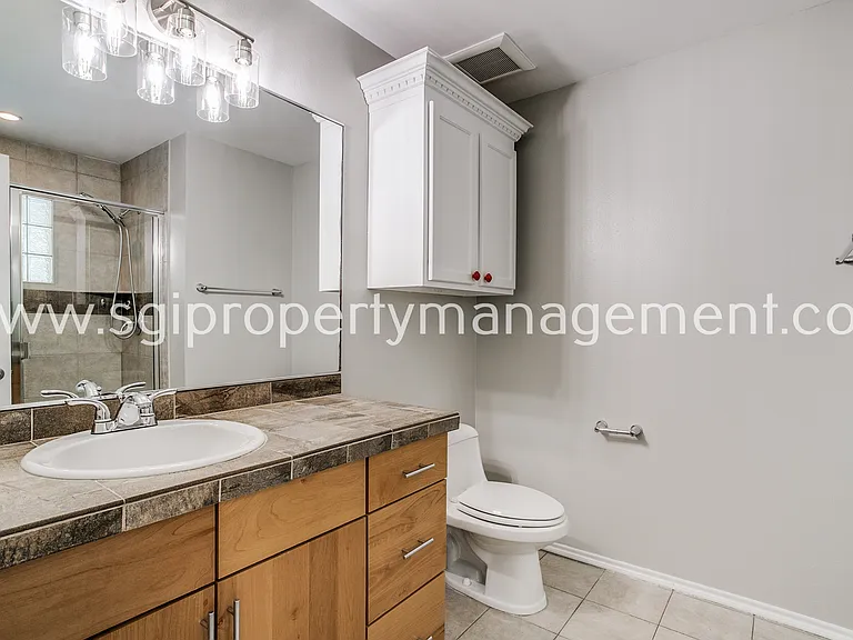 4616 W Lovers Ln — Photo 12