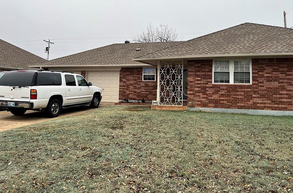 2nd image of 2408 Ridgewood Dr