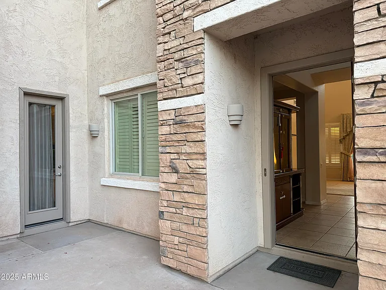 642 E Torrey Pines Pl — Photo 9