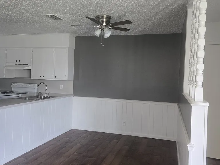 1708 Susan Dr — Photo 2