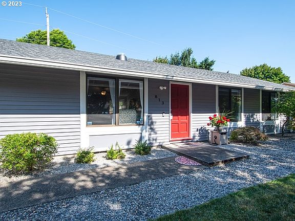 2nd image of 813 SE 132nd Ave