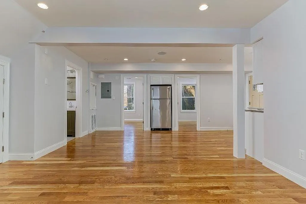 4 bed, $6,800 — Photo 3