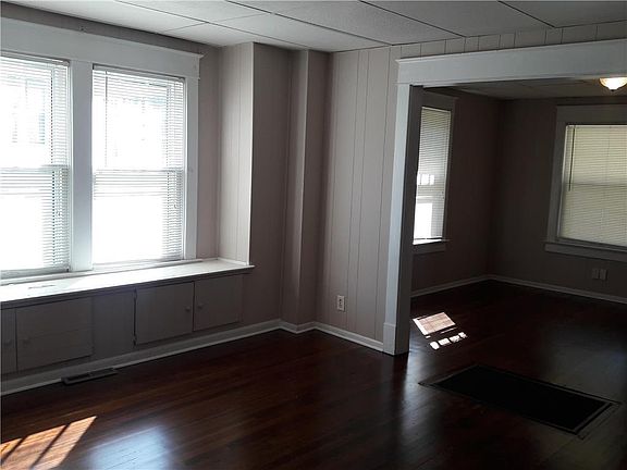 4th image of 10112 Golf Ave
