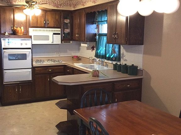 4th image of 3916 N Odell Ave