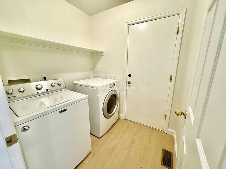 8407 Dove Ridge Way — Photo 32