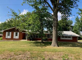 851 Kane St, Carlyle, IL