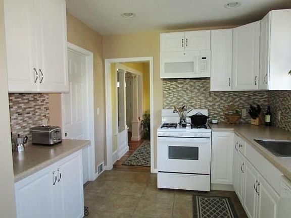 3rd image of 9 Home Ave