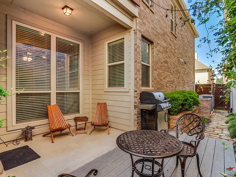 231 Carrington Ln — Photo 33