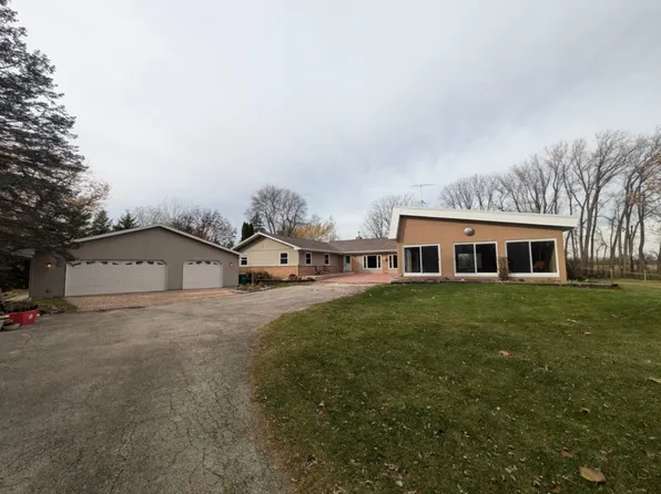 N9126 Lakeshore Dr, Van Dyne, WI 54979