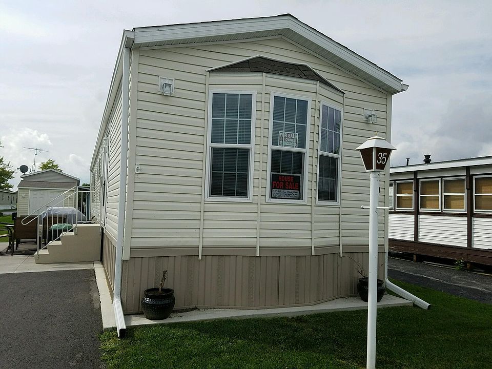 1st image of 35 Castle Dr