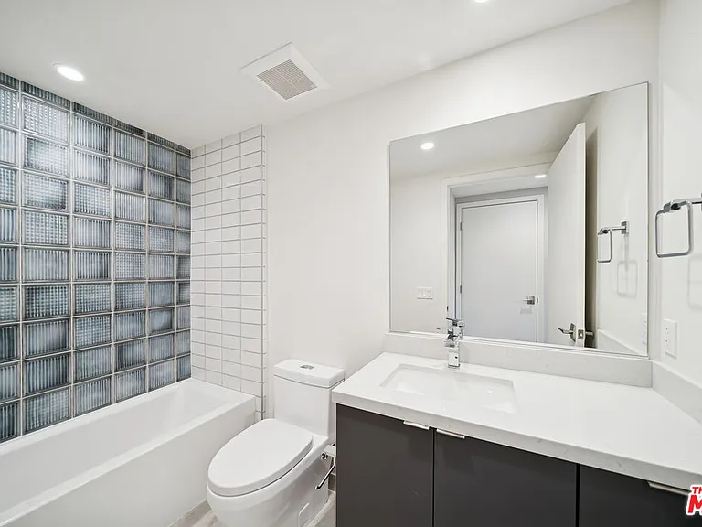 1051 S Corning St #501 — Photo 36