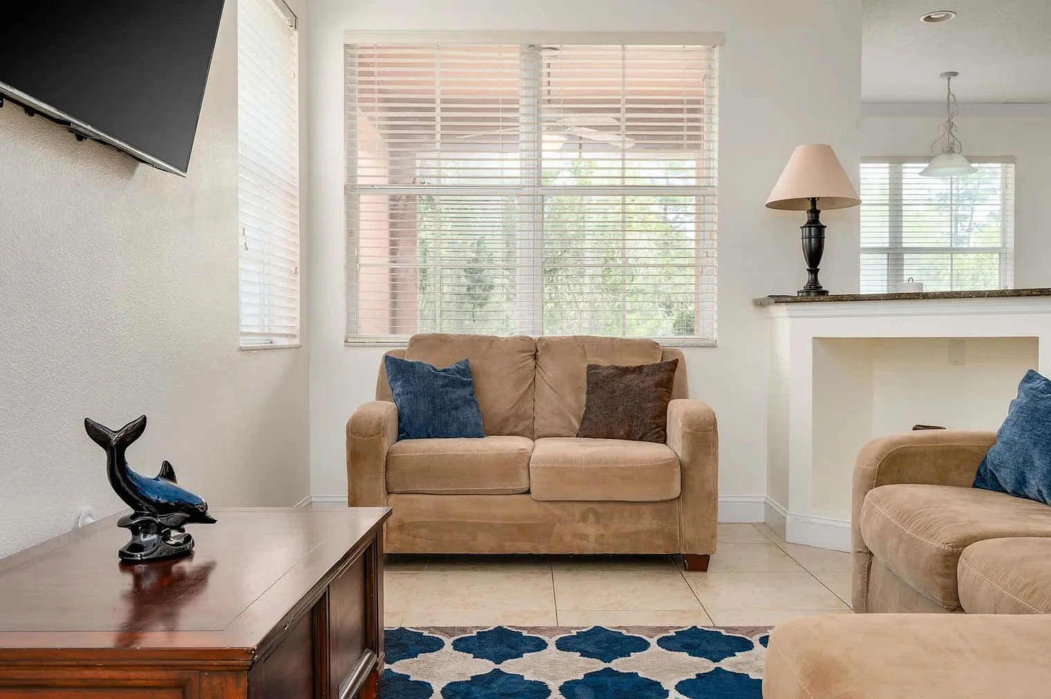 4 bed, 2.0 bath, 1851 sqft, $2,361 — Photo 4