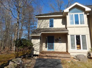 521 Rondaxe Ln, Pocono Pines, PA 18350