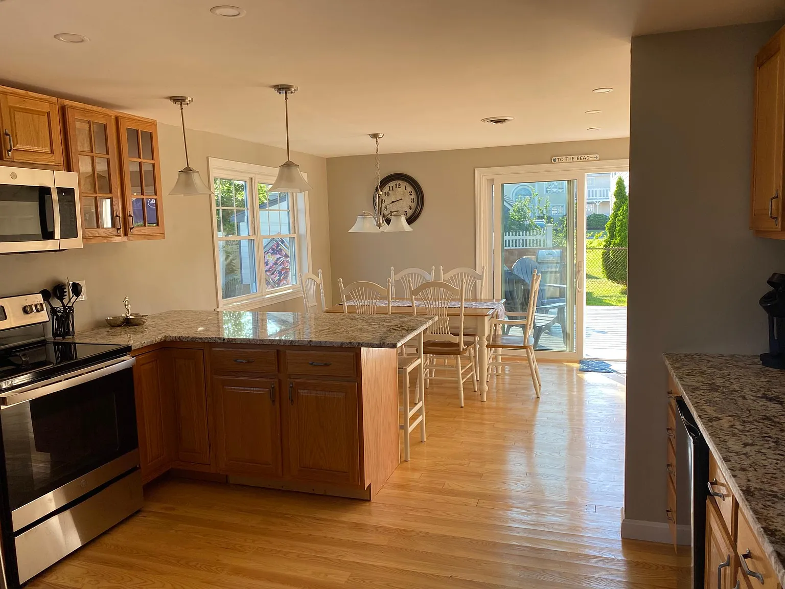 3 bed, 1000 sqft, $2,400 — Photo 4
