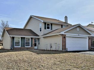 104 Regency Dr, Lombard, IL 60148