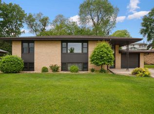 1791 Avalon Rd, Dubuque, IA 52001