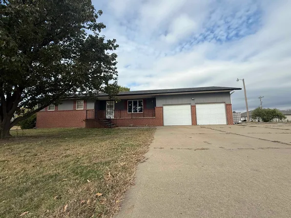 403 Barton St, Russell, KS 67665