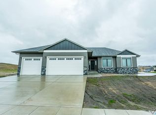 1629 W Bennett Dr, Brandon, SD 57005