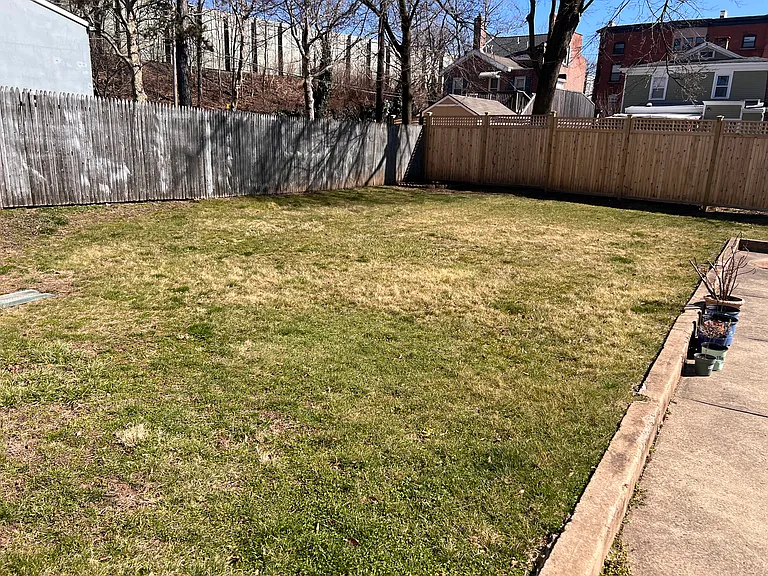 42 William St #2 — Photo 10