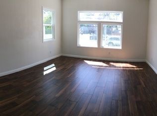 2710 Raymond Ave, Los Angeles, CA 90007