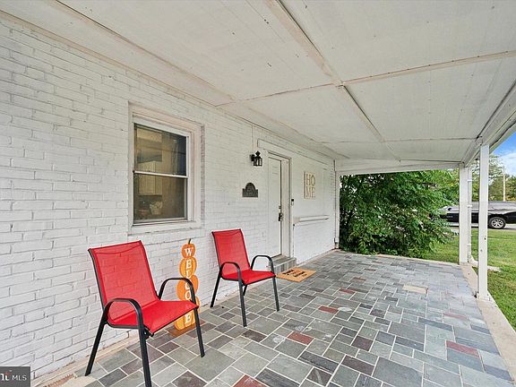 4th image of 2379 Mole Rd