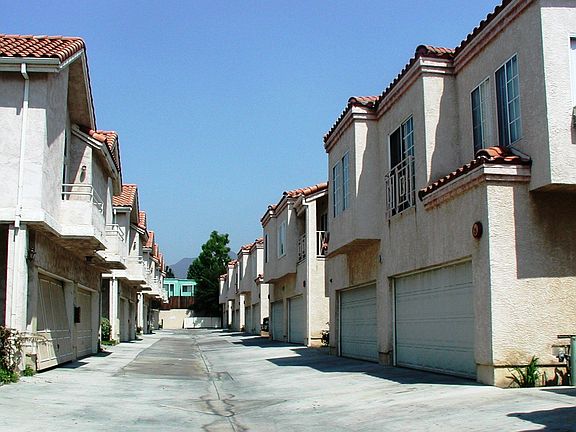 Gated complex