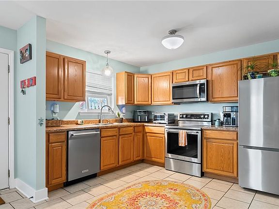 5th image of 42286 Andrea Ln