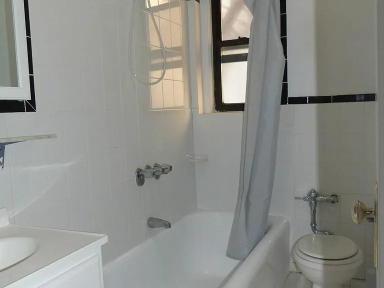 325 W 71st St #6B — Photo 9