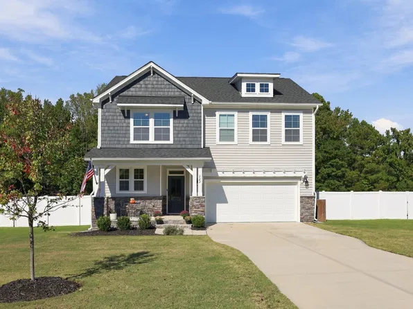 222 Salem Village Dr, Fuquay Varina, NC 27526