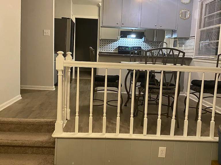 811 Pineland Dr — Photo 18