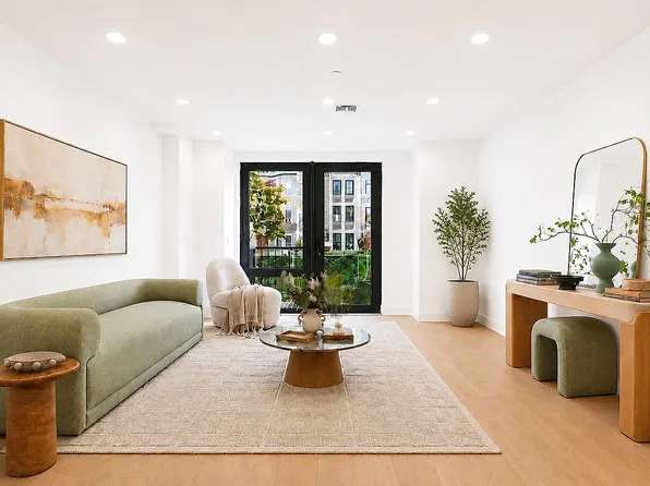 371 Hawthorne St #1, Brooklyn, NY 11225