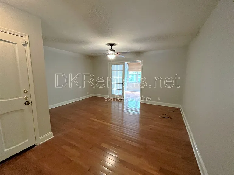 82 Montre Sq NW — Photo 14