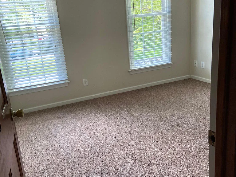 Bedroom 3 with new carpet.