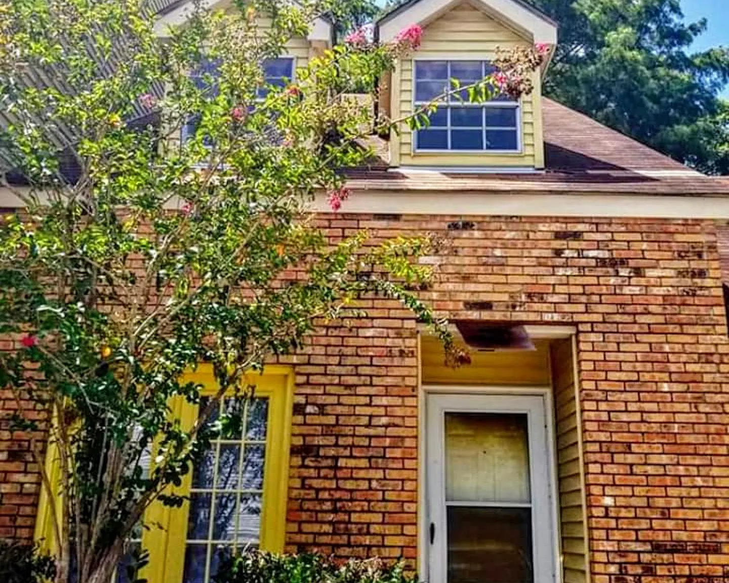 2 bed, 1.5 bath, 1100 sqft, $1,300 — Photo 1