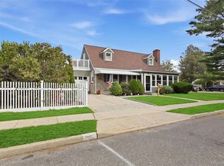 630 9th St, West Hempstead, NY 11552