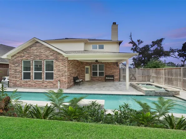 125 Meadow Ridge Way, Clute, TX 77531