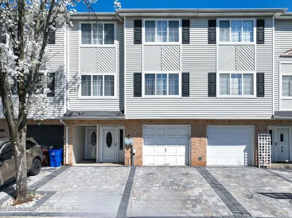 24 White Oak Ln, Staten Island, NY 10309