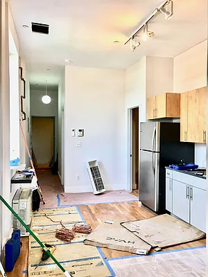 Rented by Manhattan Management LLC | media 83