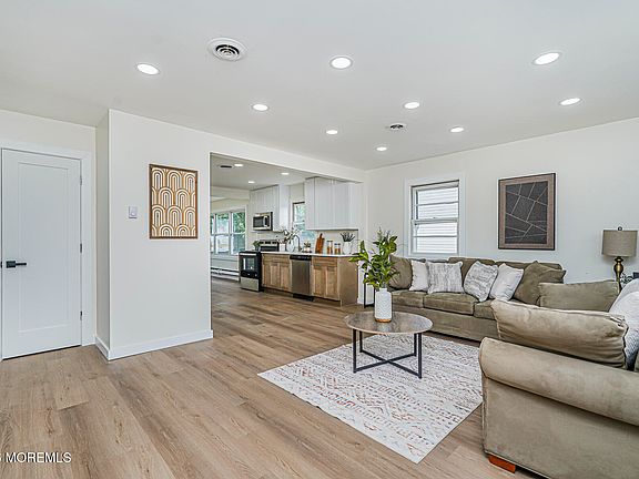 5th image of 160 Westbrook Drive